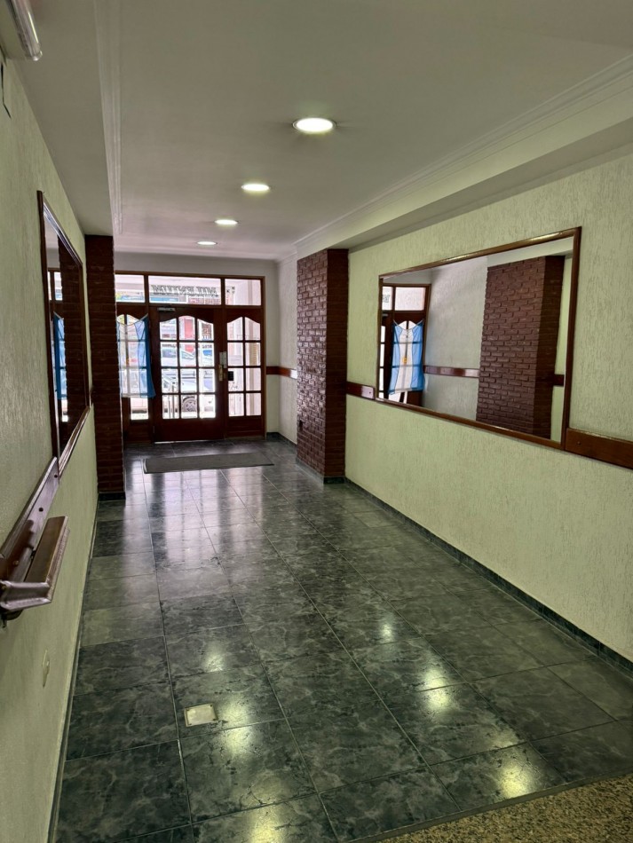 HERMOSO DOS AMBIENTES AMPLIOS CON BALCON SALIENTE