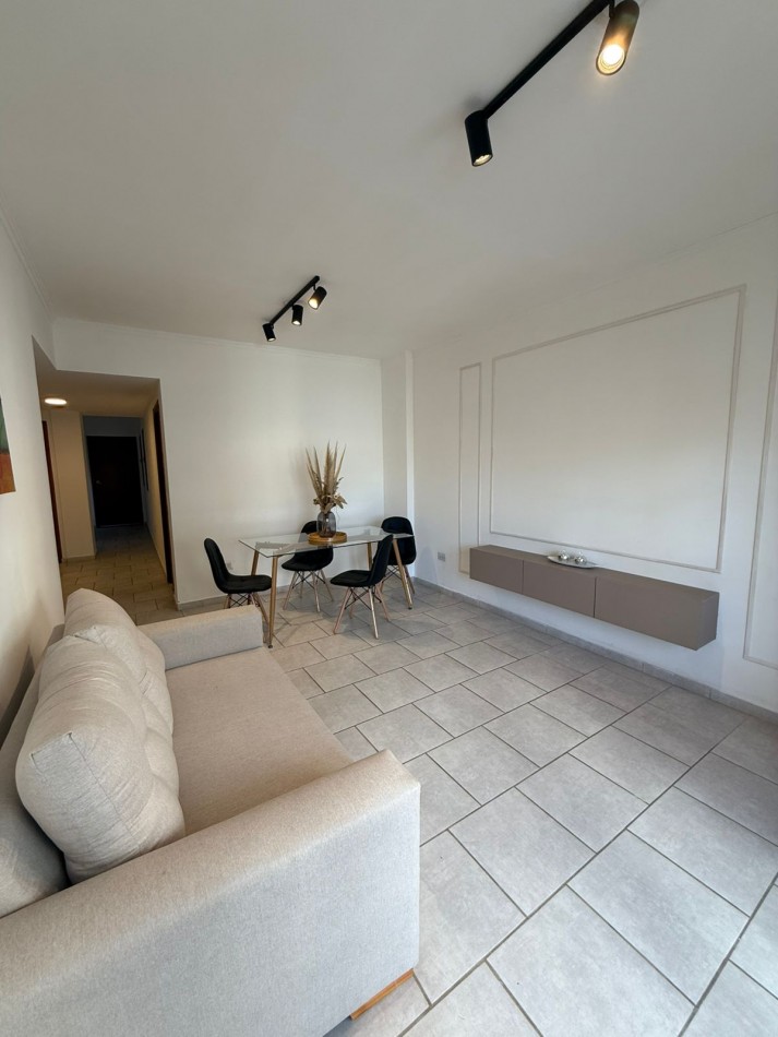 HERMOSO DOS AMBIENTES AMPLIOS CON BALCON SALIENTE