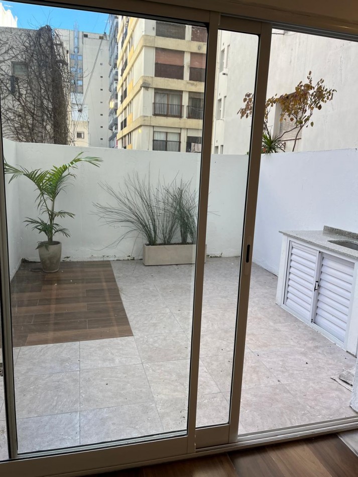 DTO UN AMBIENTE AMPLIO CON PATIO