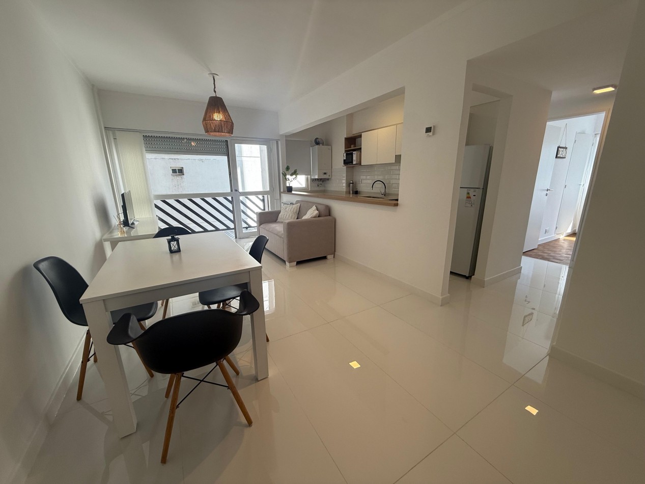 HERMOSO DEPARTAMENTO TRES AMBIENTES CON COCHERA