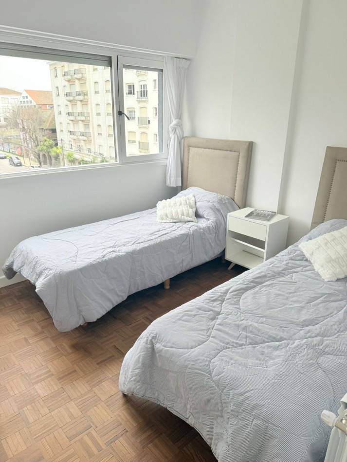 HERMOSO DEPARTAMENTO TRES AMBIENTES CON COCHERA