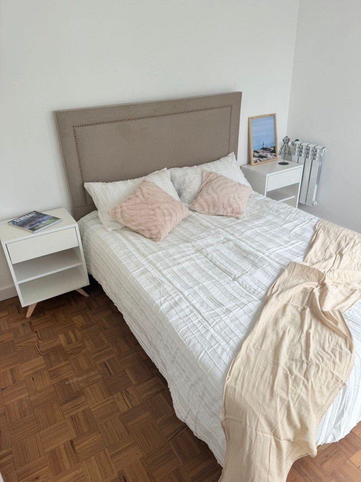 HERMOSO DEPARTAMENTO TRES AMBIENTES CON COCHERA