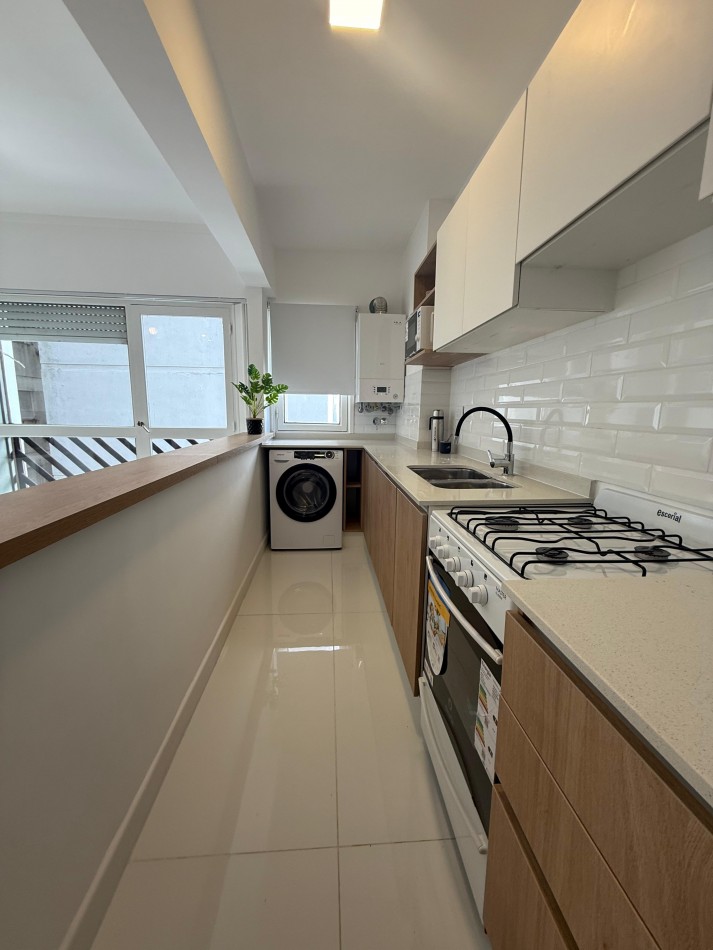 HERMOSO DEPARTAMENTO TRES AMBIENTES CON COCHERA