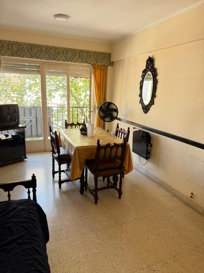 Departamento dos ambientes a la calle