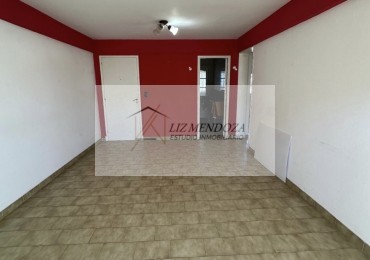 Amplio tres ambientes en venta con balcon y cochera!